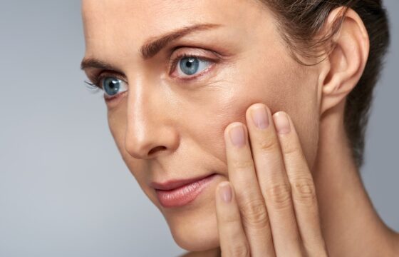 Retinol vagy bakuchiol? Az 50 feletti bőrápolás két csodafegyvere